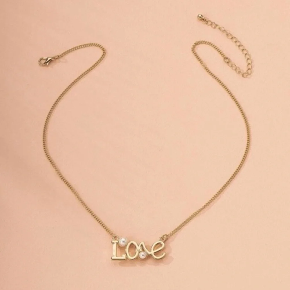 3/$30 💛 Faux Pearl Love Necklace